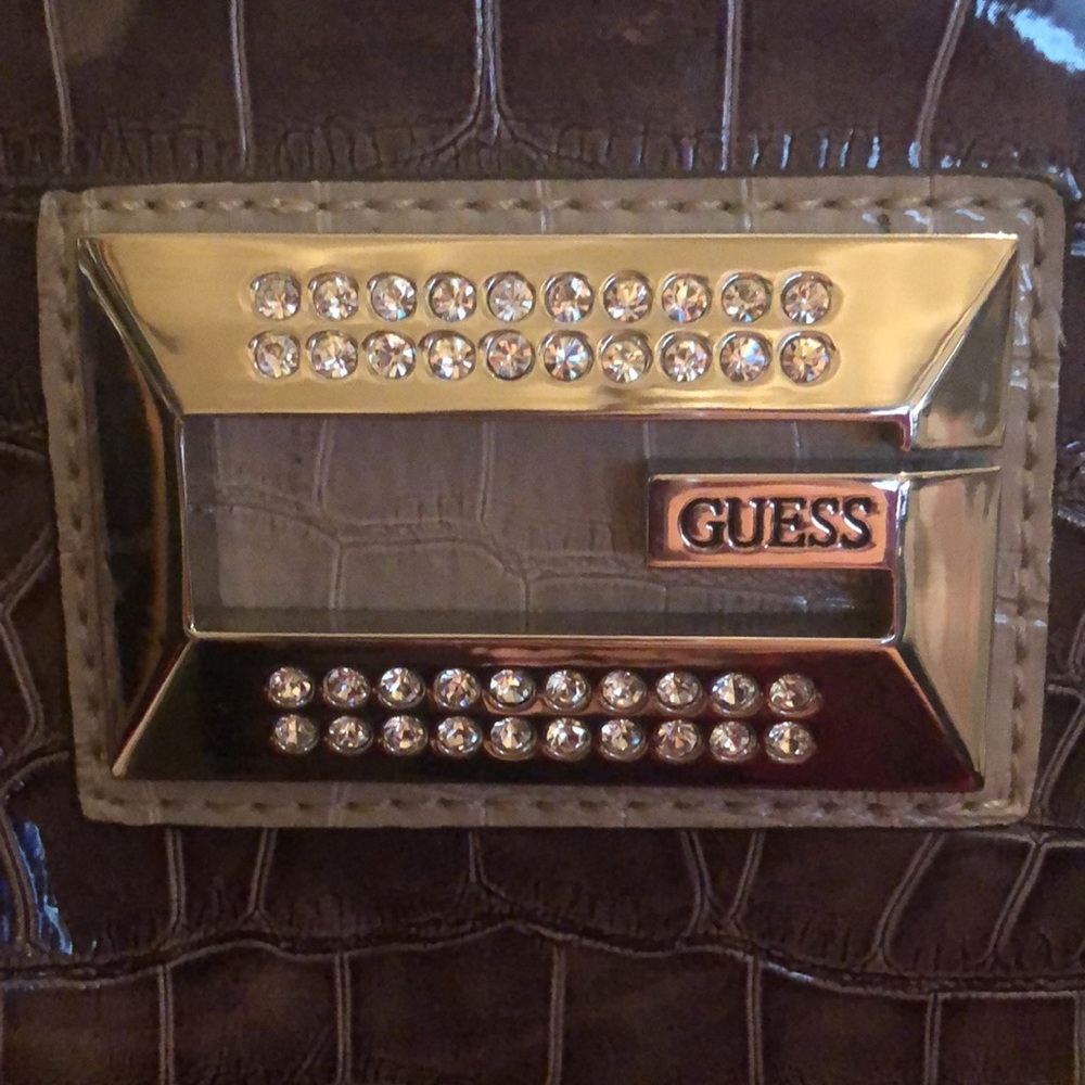 Guess - Picture 4 of 16